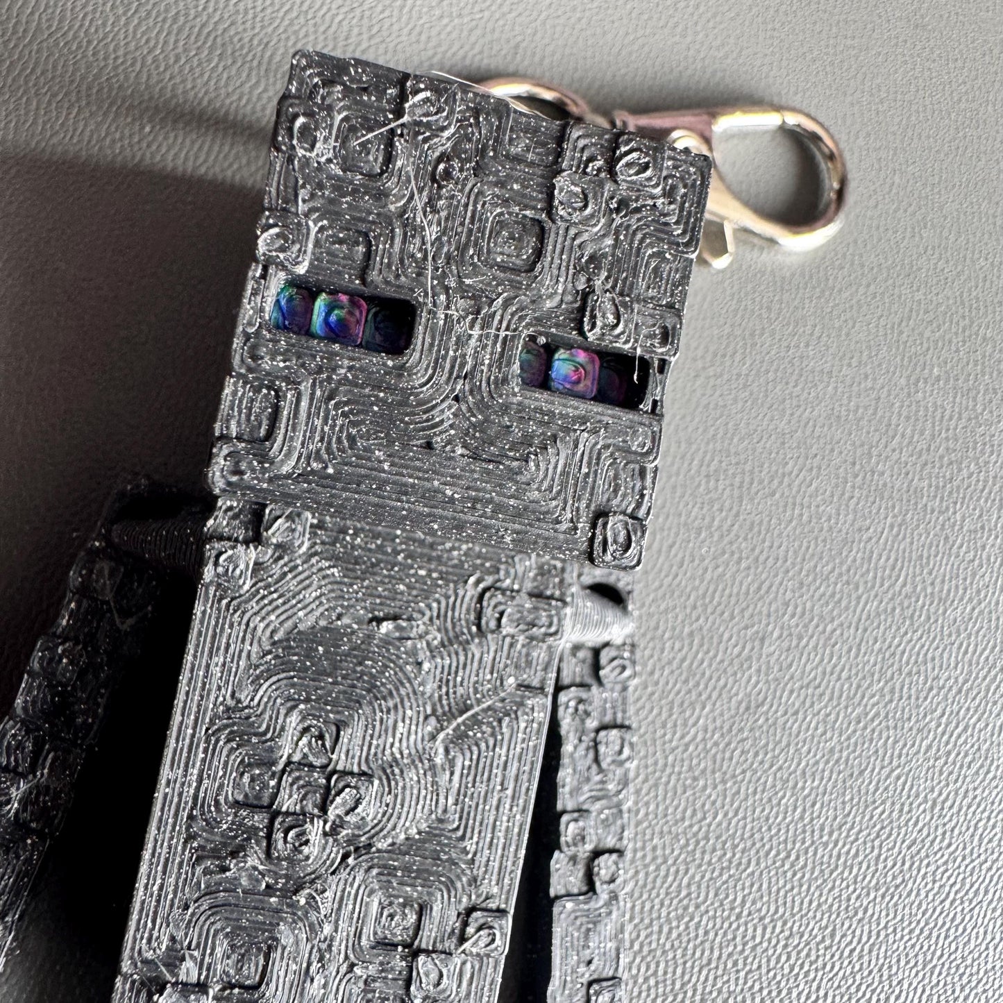 Articulated Enderman Keychain – 3D Printed Minecraft Gamer Keyring with Shifting Purple Detail