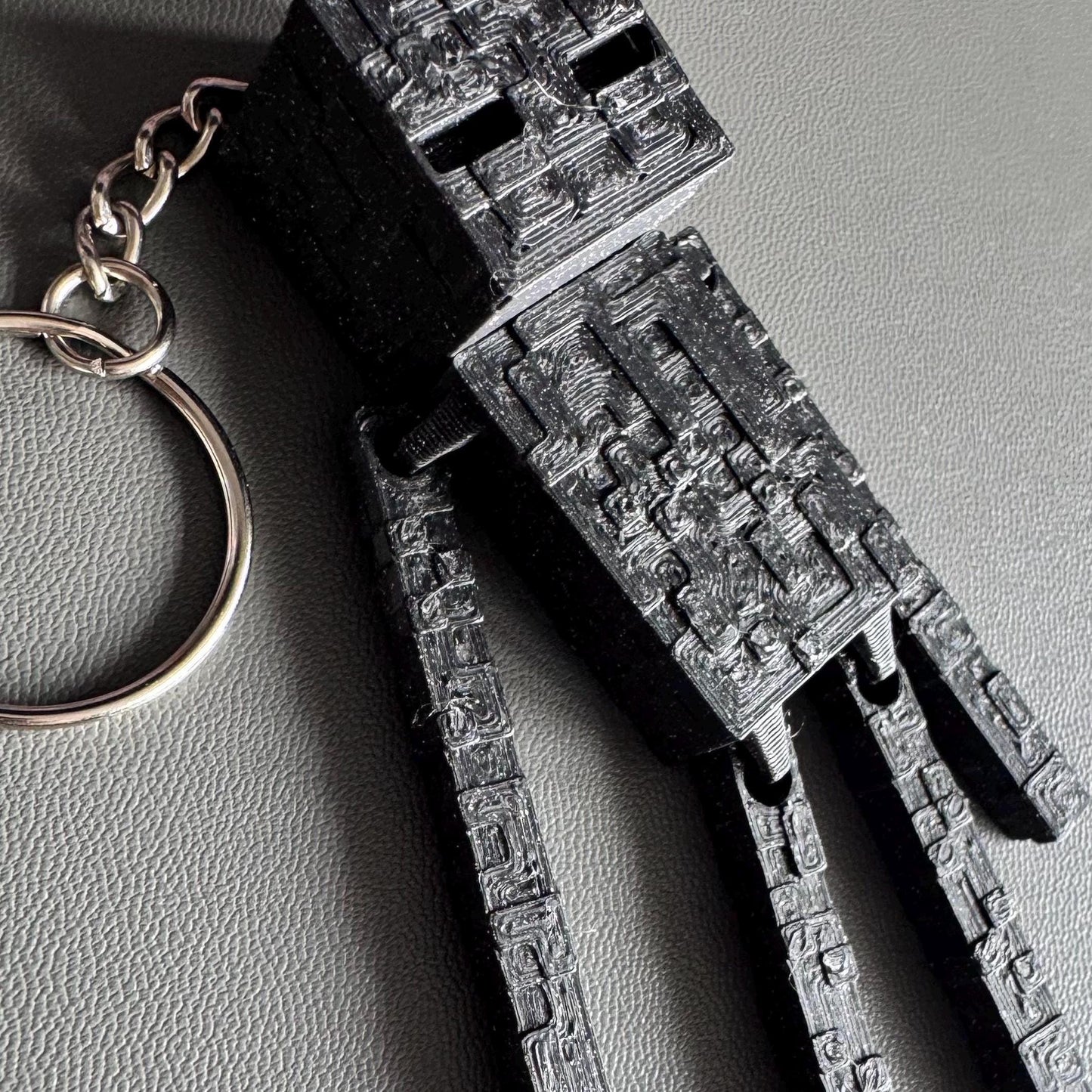 Articulated Enderman Keychain – 3D Printed Minecraft Gamer Keyring with Shifting Purple Detail
