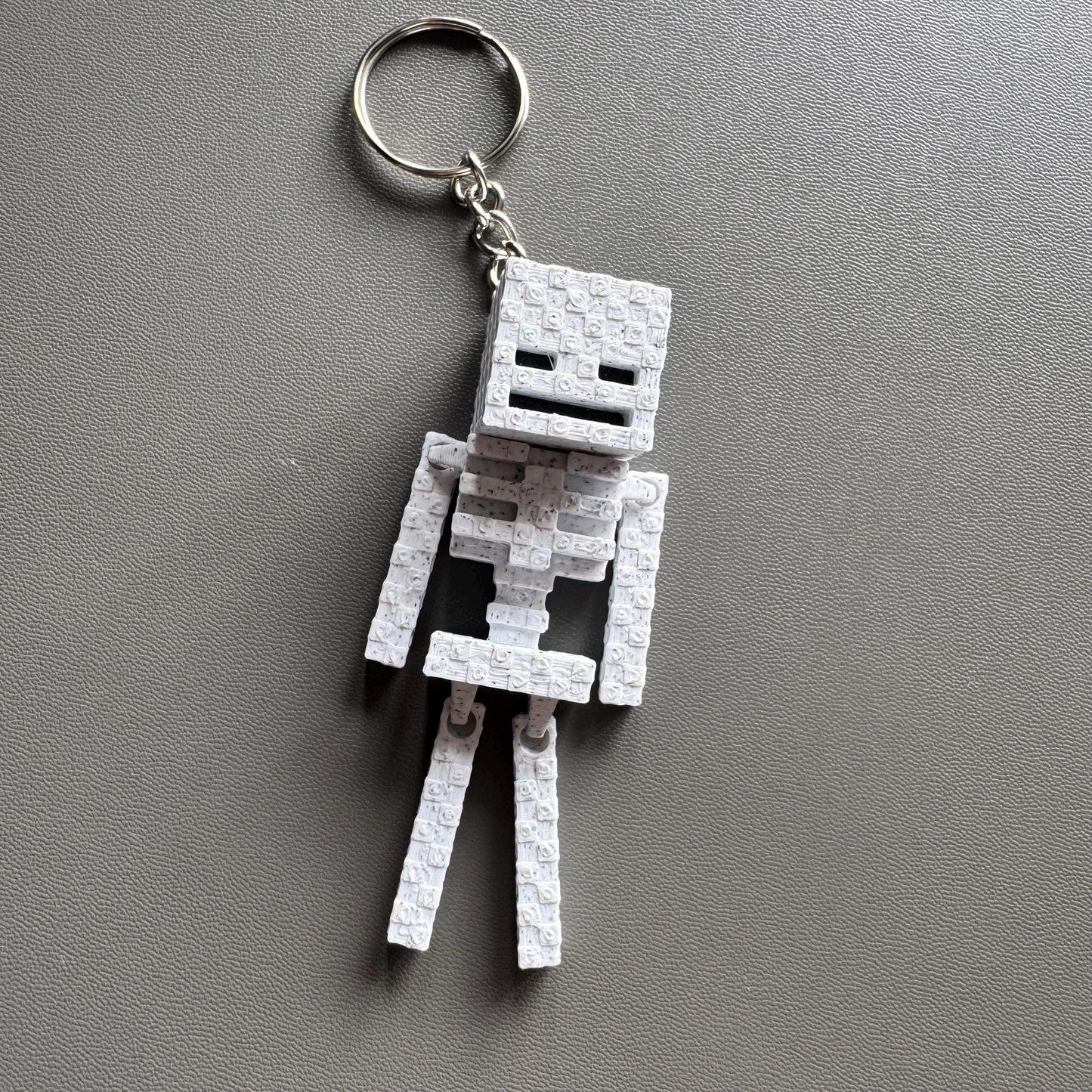 Minecraft Skeleton Keychain – Articulated 3D Printed Fidget Toy for Minecraft Fans, Gamer Gift, Backpack Charm, Key Ring with Lobster Clasp