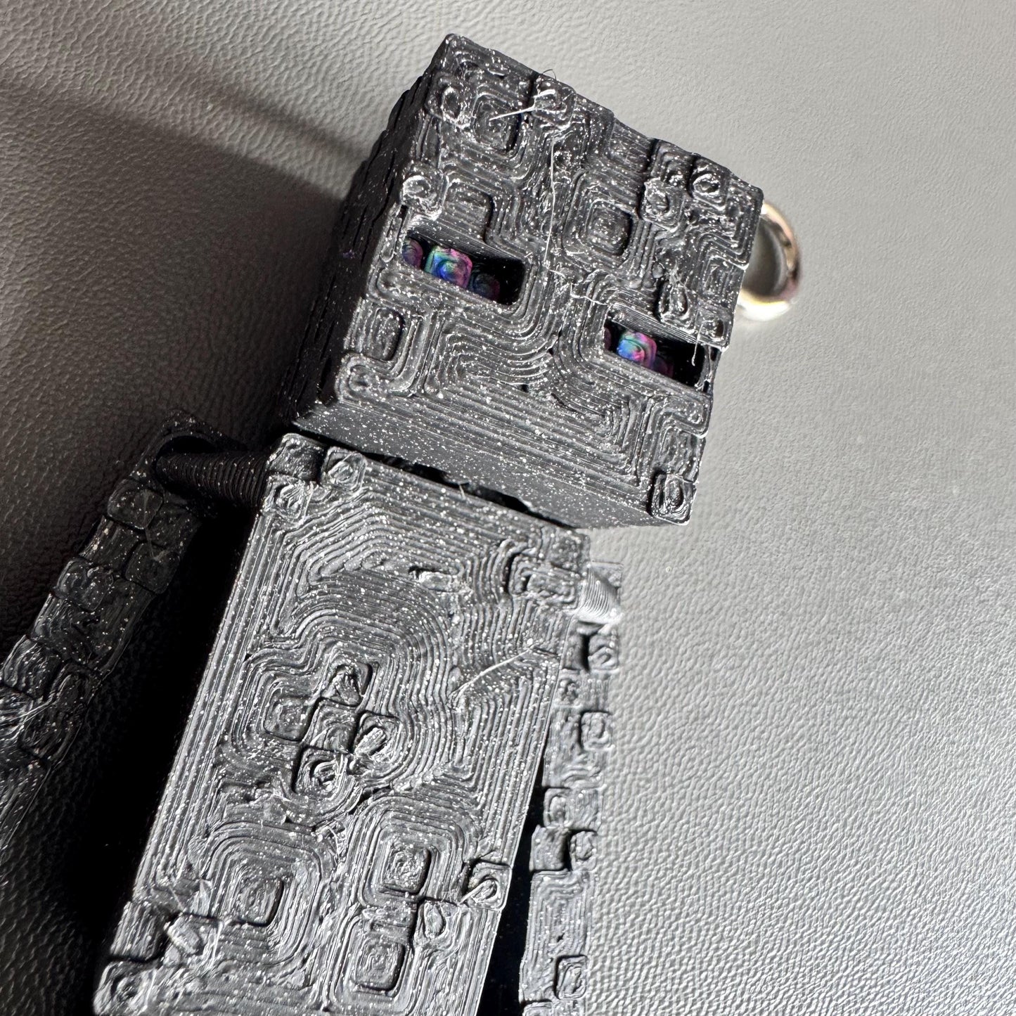 Articulated Enderman Keychain – 3D Printed Minecraft Gamer Keyring with Shifting Purple Detail