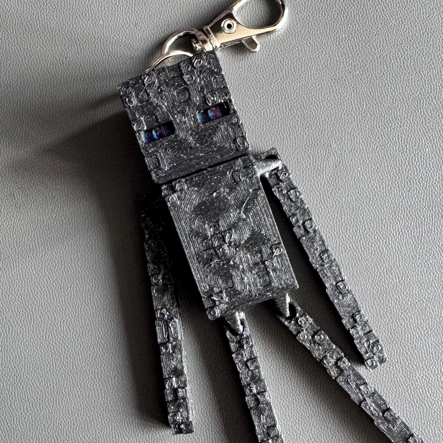 Articulated Enderman Keychain – 3D Printed Minecraft Gamer Keyring with Shifting Purple Detail